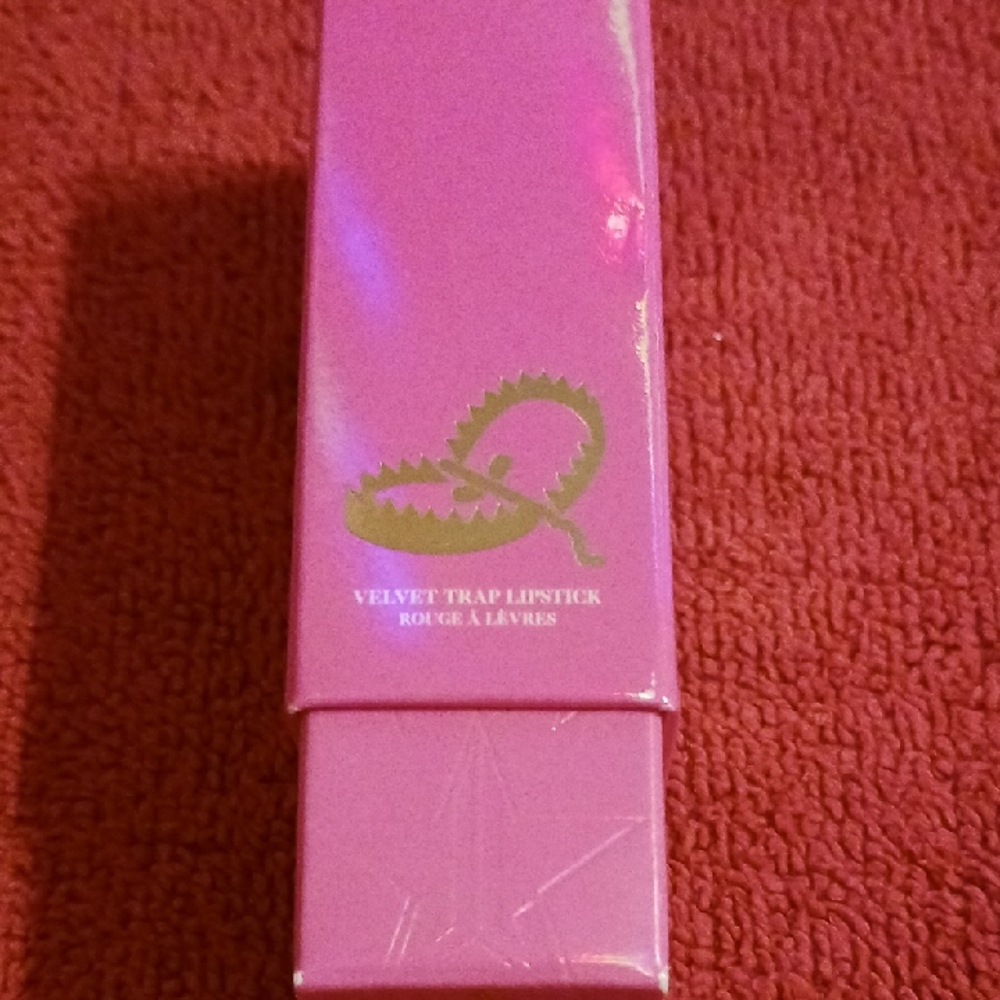 Jeffree Star Velvet Trap Lipstick - Vibrant Pink